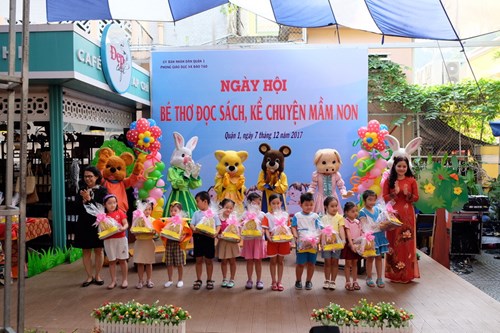 Ngày hội “Bé thơ đọc sách, kể chuyện mầm non” năm học 2017-2018